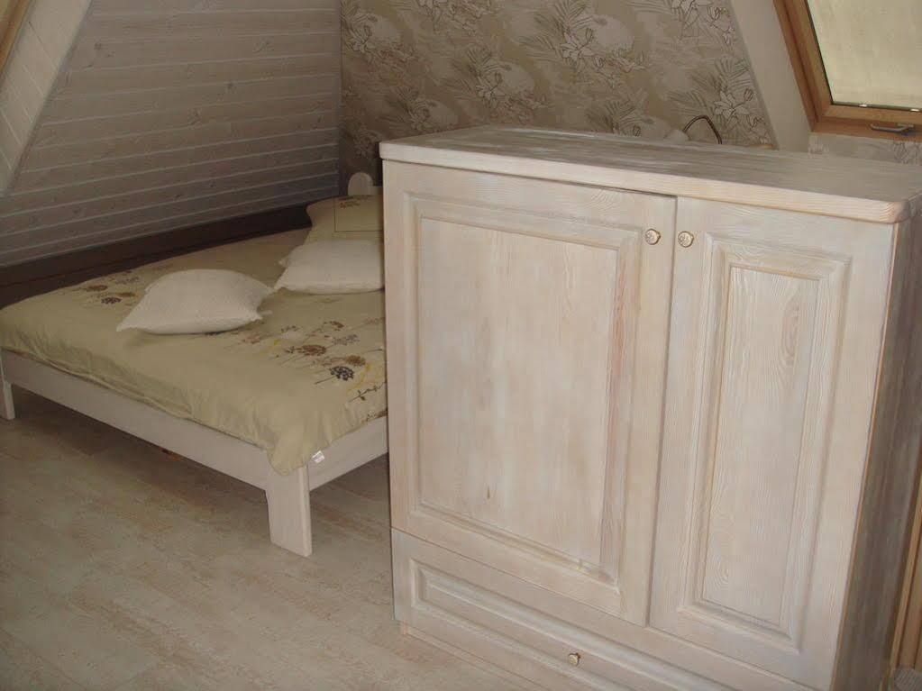 Estere Cesis Luaran gambar