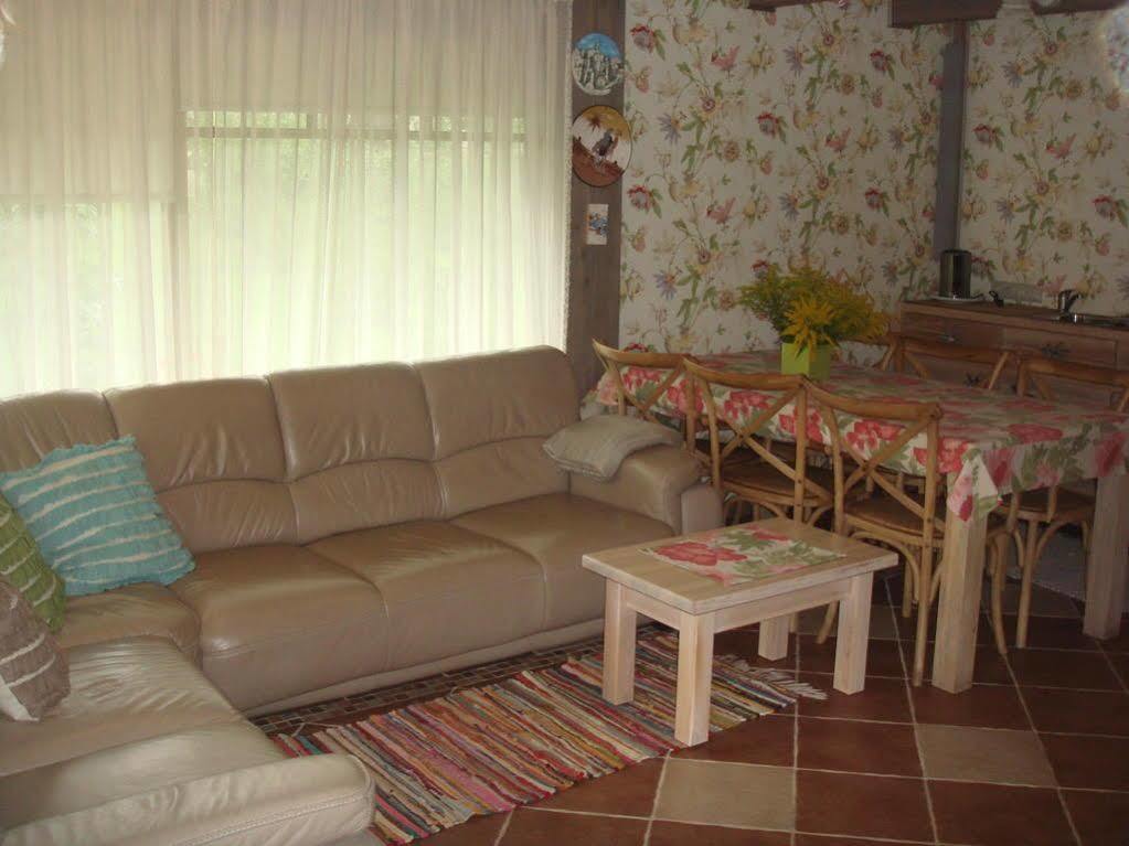 Estere Cesis Luaran gambar
